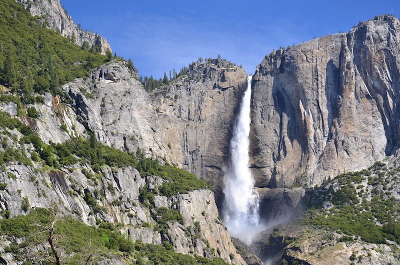 Best waterfalls in California - Yosemite Falls in Yosemite Valley, National Park