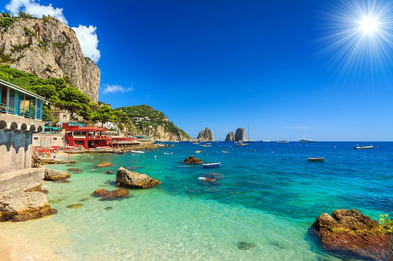 Kaprio sala Italijoje - Faraglioni uolos