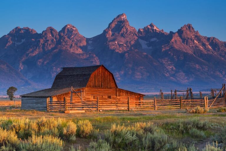 15 Jaw-Dropping Places to Visit in Wyoming