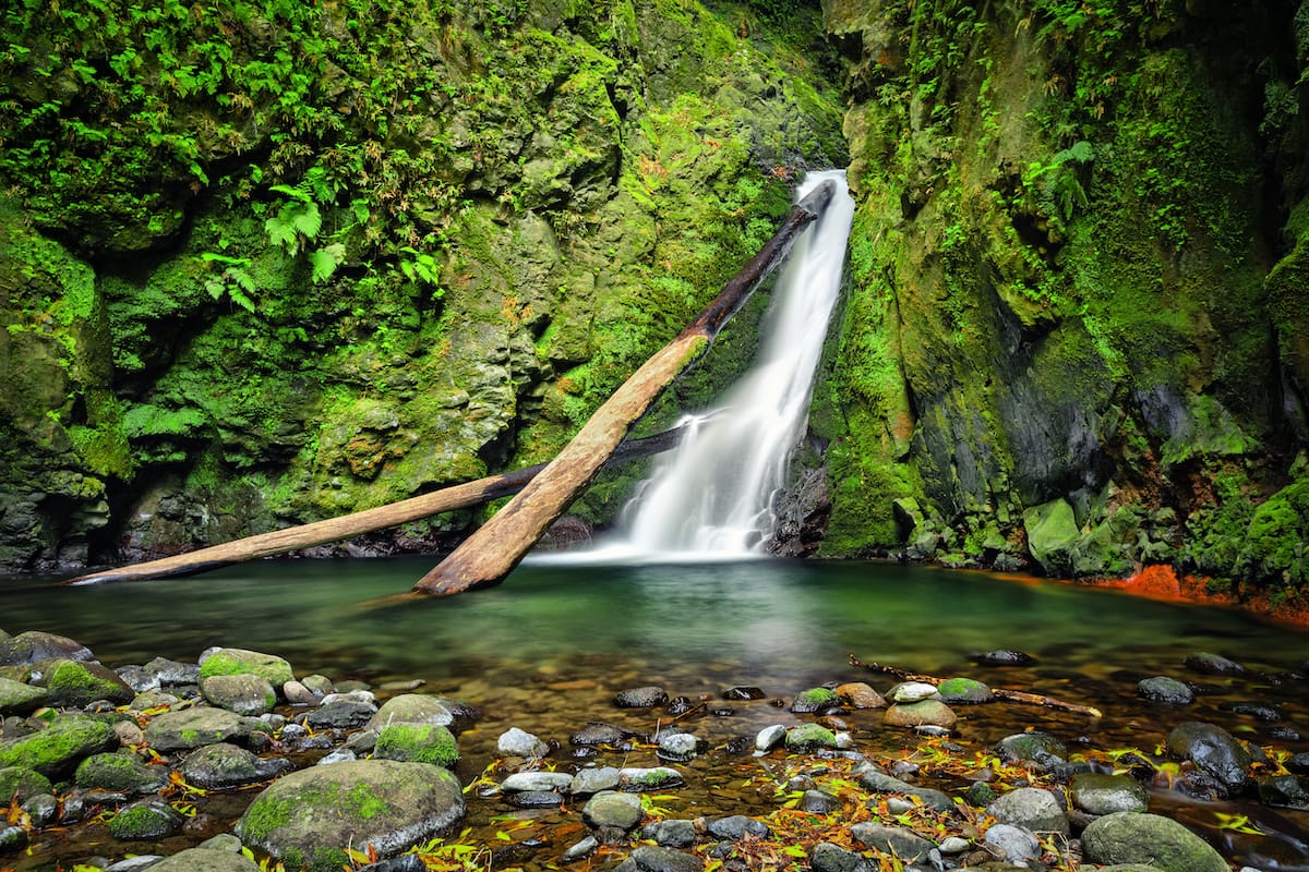 Salto do Cagarrao Waterfall located on Prego river