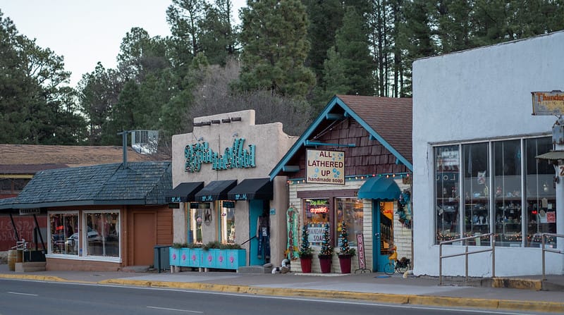 Midtown Ruidoso Shops via Jonathan Cutrer (Flickr CC BY 2.0)