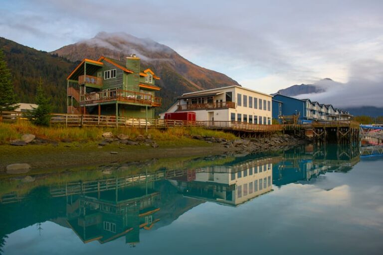 15 Beautiful Small Towns in Alaska for a Getaway