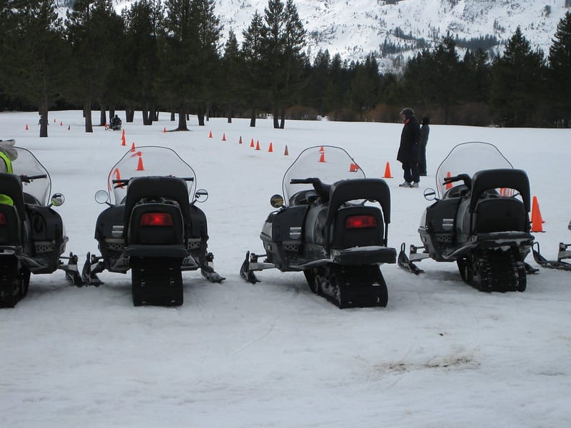 Snowmobiling in Lake Tahoe via Amy (CC BY-NC-ND 2.0 Flickr)