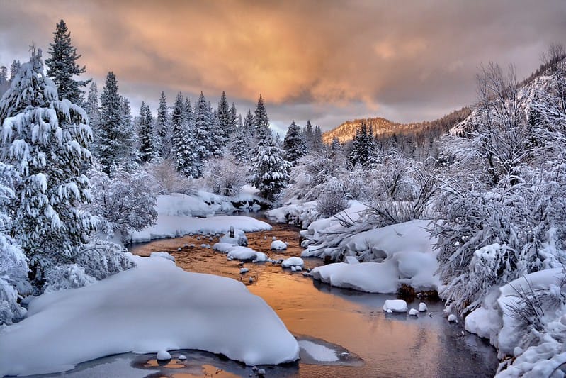 Winter sunset in Truckee via Jonathan (CC BY 2.0 Flickr)