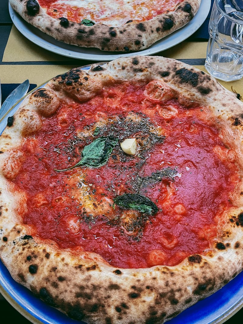 Pizza Marinara in Naples 
