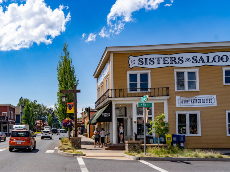 Sisters, OR - ​​Bob Pool - Shutterstock.com