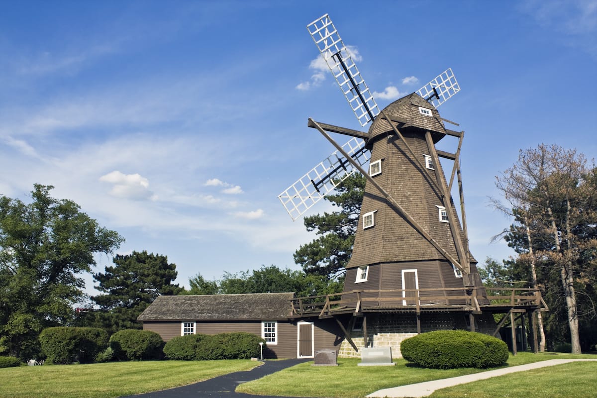 16 Best Small Towns in Illinois (that You Shouldn't Miss!)