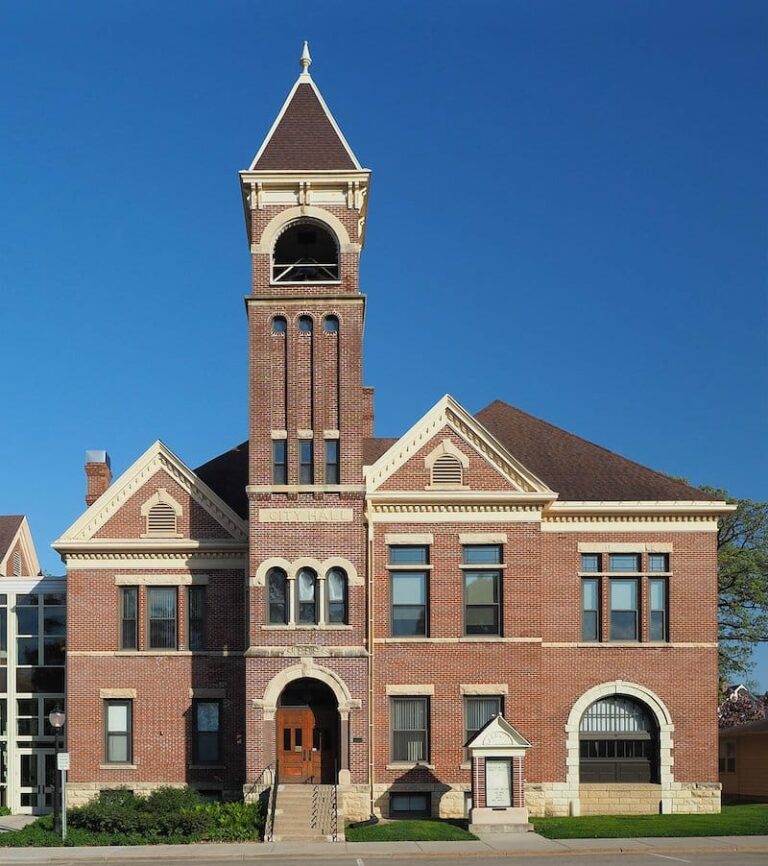 15 Best Small Towns in Minnesota (That You Shouldn't Miss!)