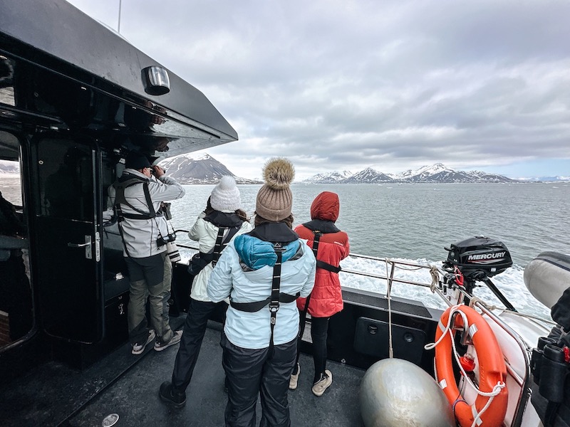 A summer boat trip in Svalbard