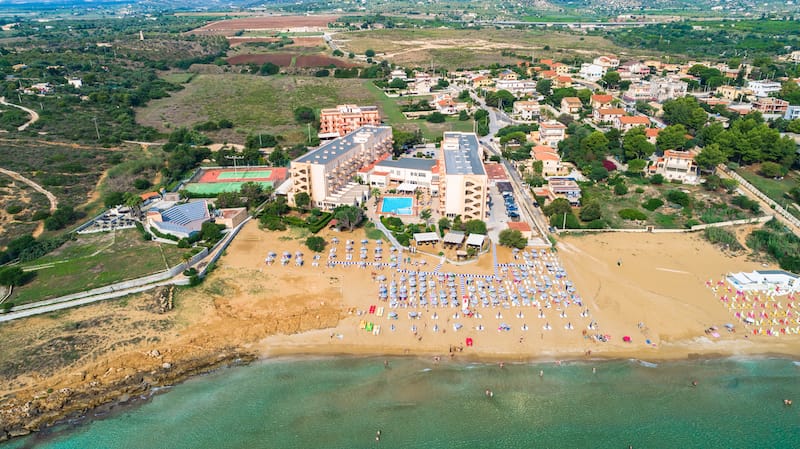 Beach clubs in Noto