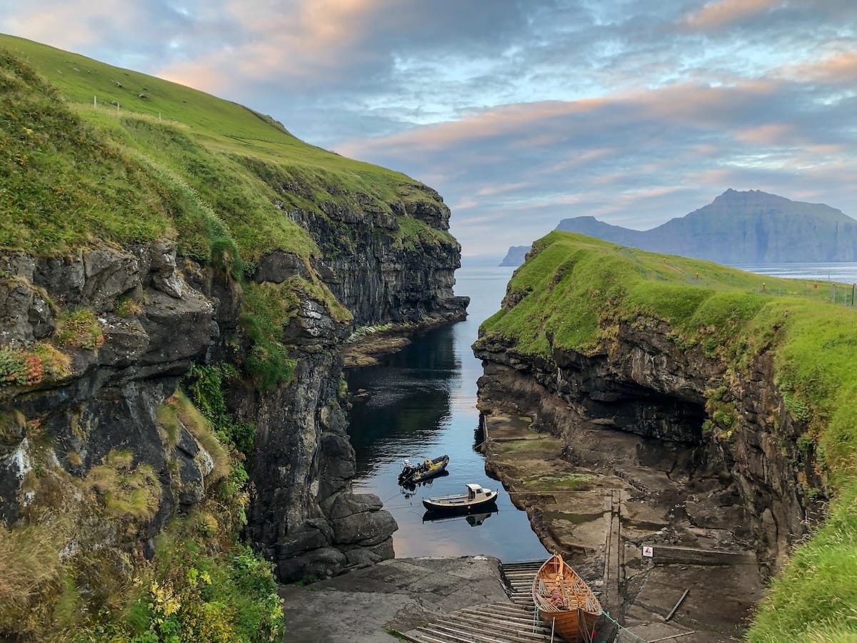 Sea gorge in Gjógv