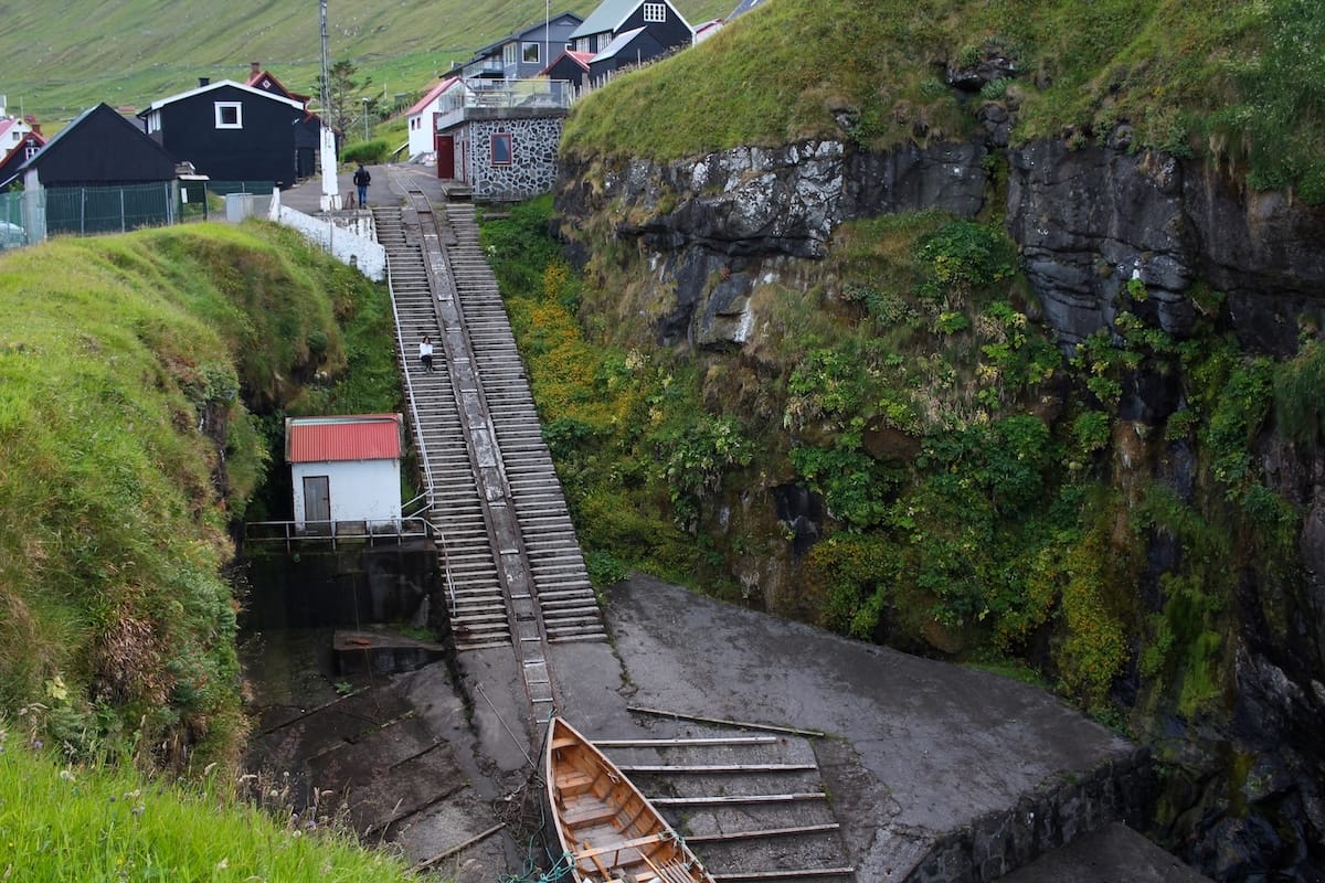 Sea gorge in Gjógv