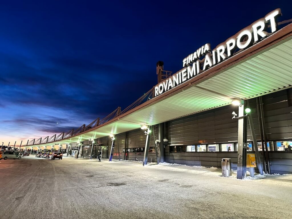 How to get from the Rovaniemi Airport to the city