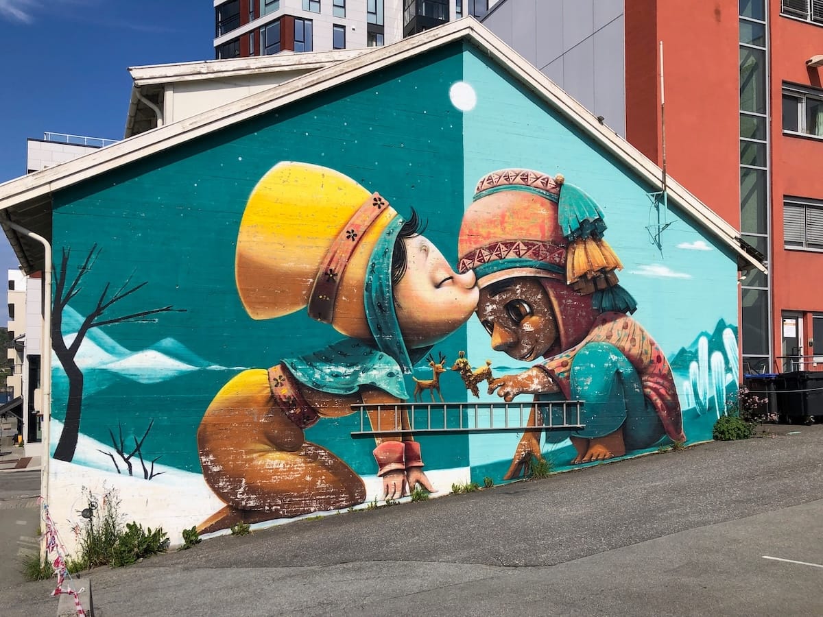 A mural of a Sami kid and a kid from another culture in Bodø, Norway