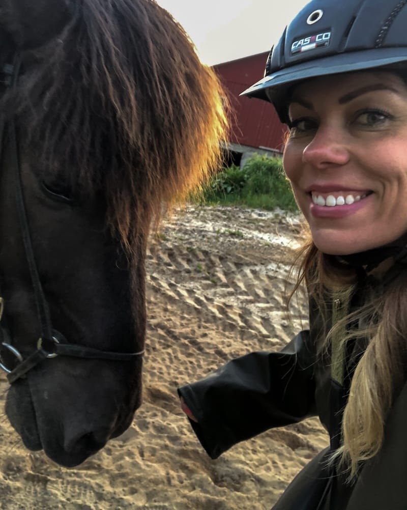 Horseback riding at Hov Gård on Gimsøy