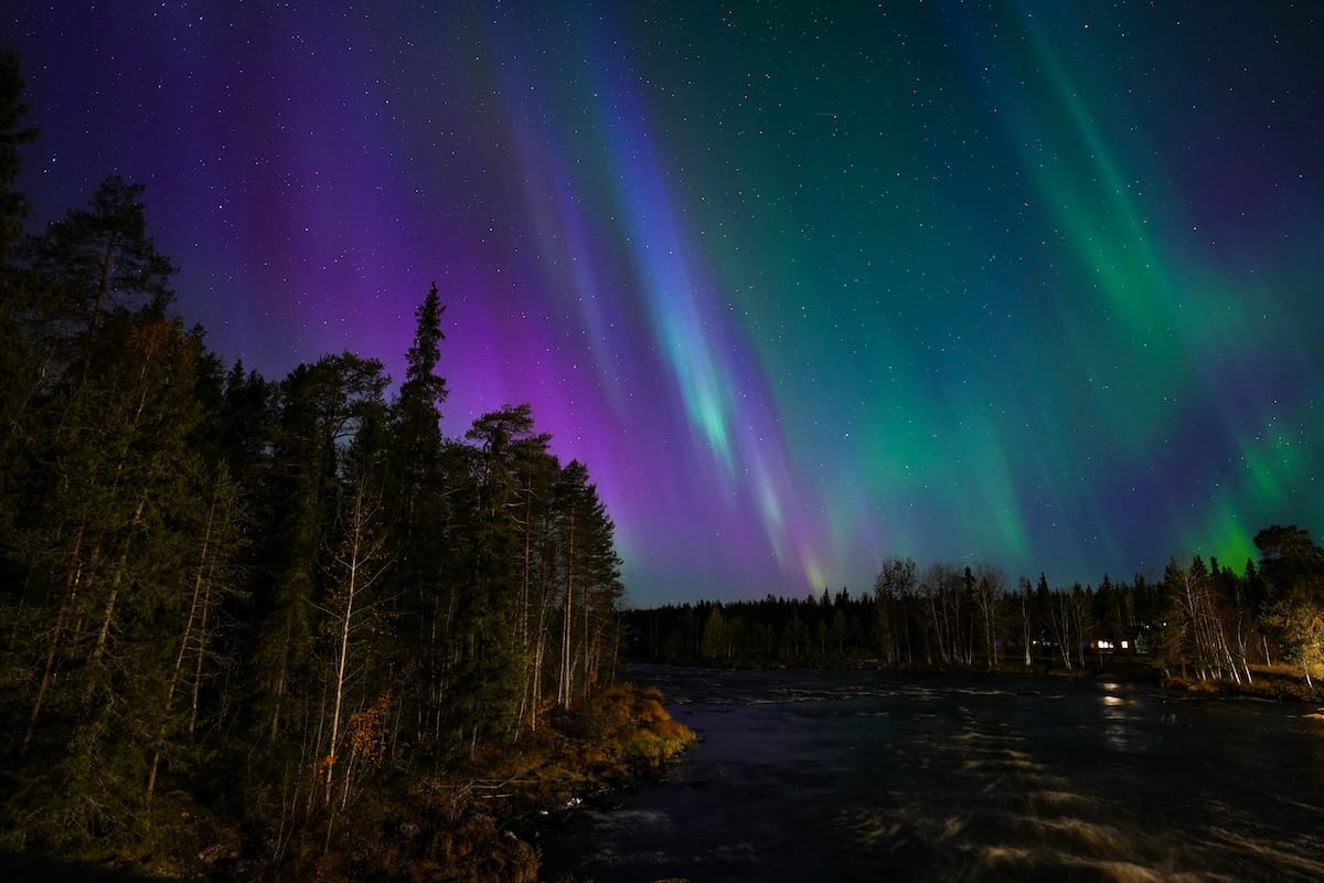 northern lights in lapland under a dark sky