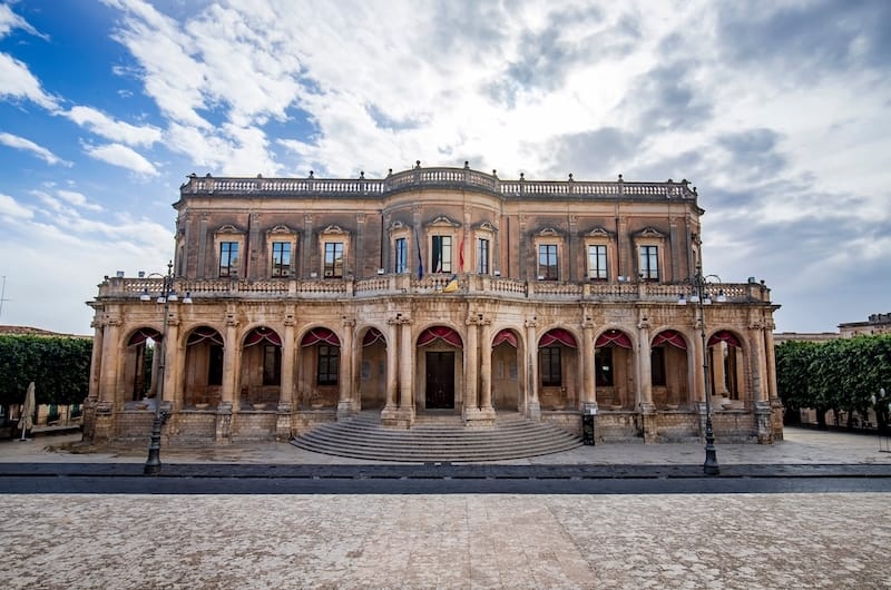 Breakfast at Caffè Sicilia in Noto, Sicily - Luggage and life