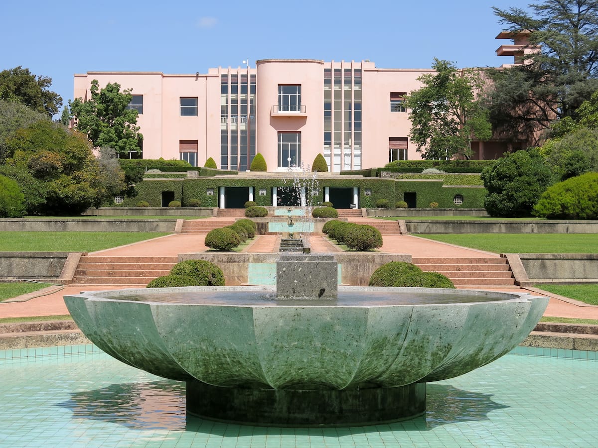 Serralves Museum & Villa - TasfotoNL - Shutterstock