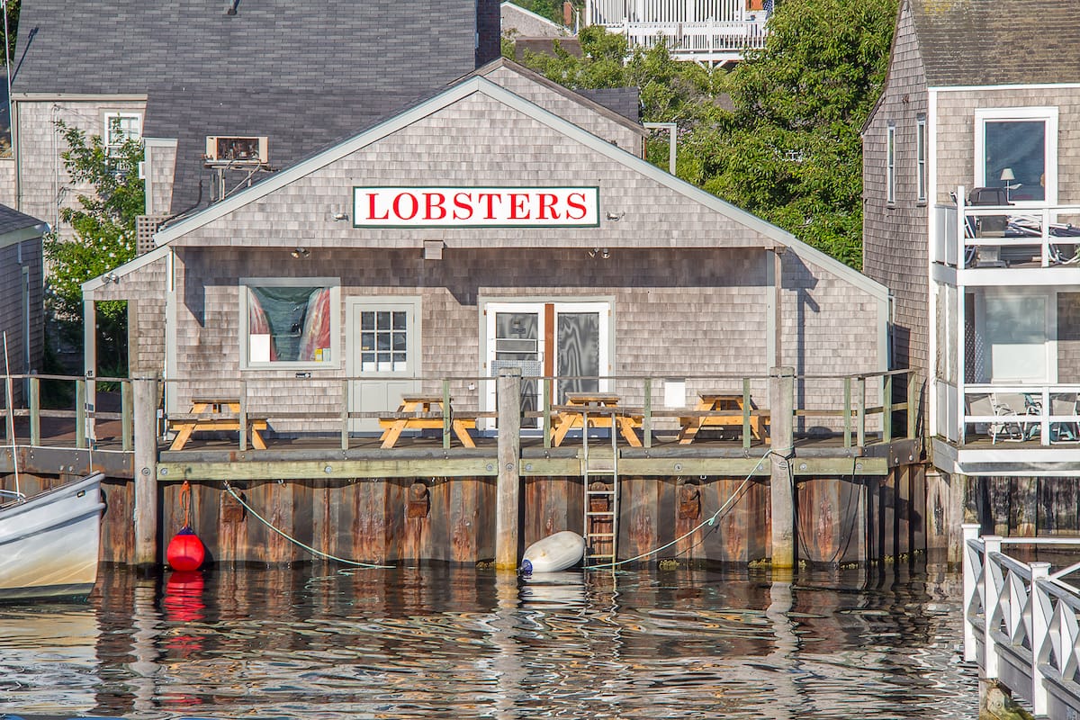 Places to get lobster rolls in Maine