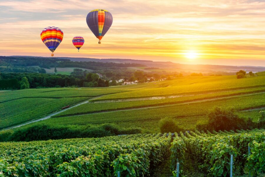 Hot air balloon in Europe - where to go + how to book