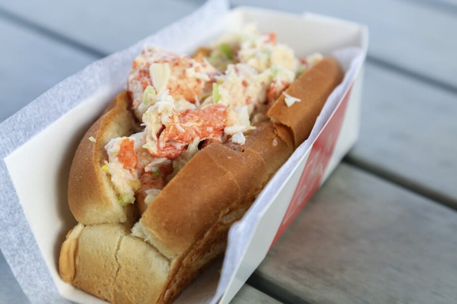 Where to find delicious Boston lobster rolls