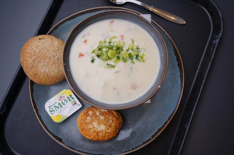 Fiskesuppe and a fiskekake at Søstrene Hagelin in Bergen