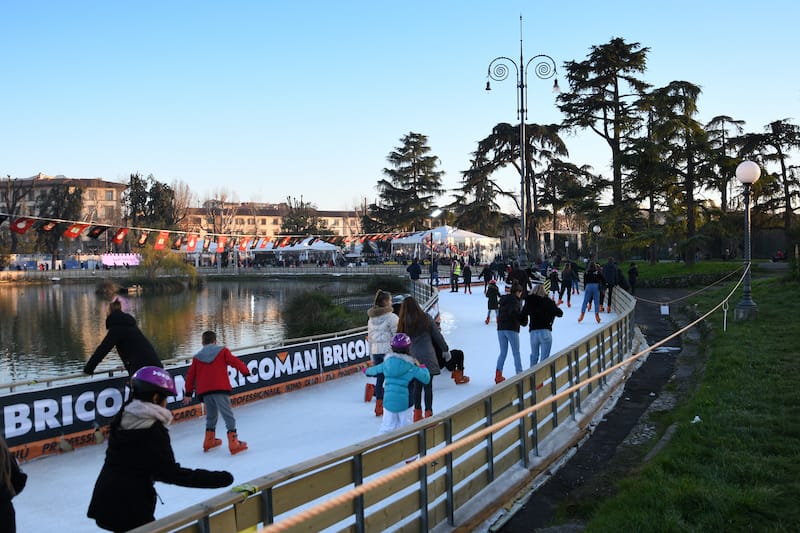 Ice skating in Florence - Mau47 - Shutterstock