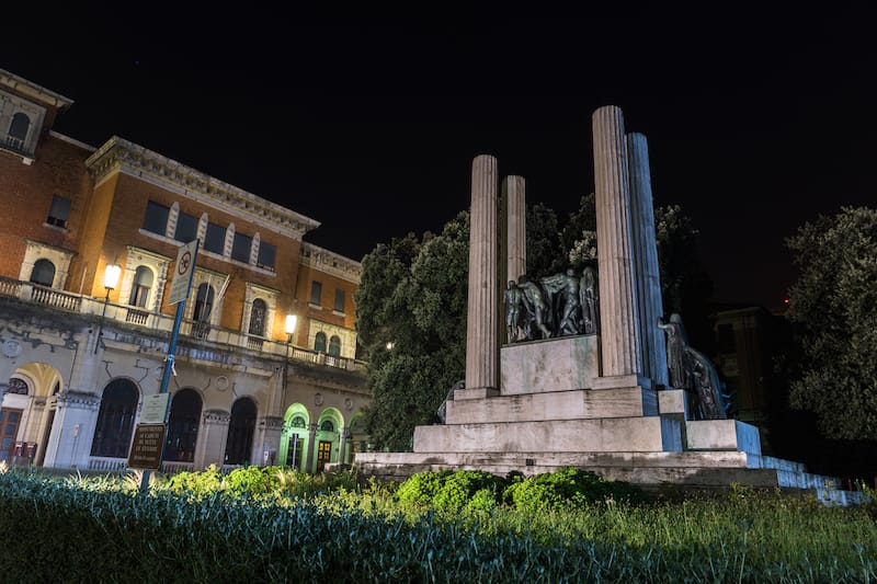 Monumento ai Caduti di Piazza Vittoria - Lukreo - Shutterstock