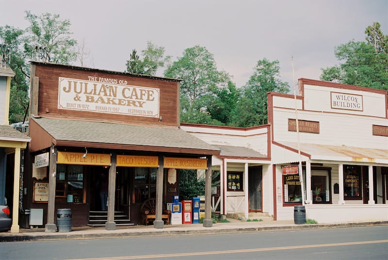 Julian Cafe & Bakery - Lyonstock - Shutterstock