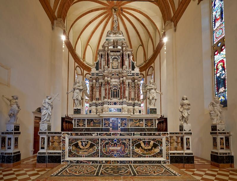Santa Corona Cathedral - marcobrivio.photo - Shutterstock