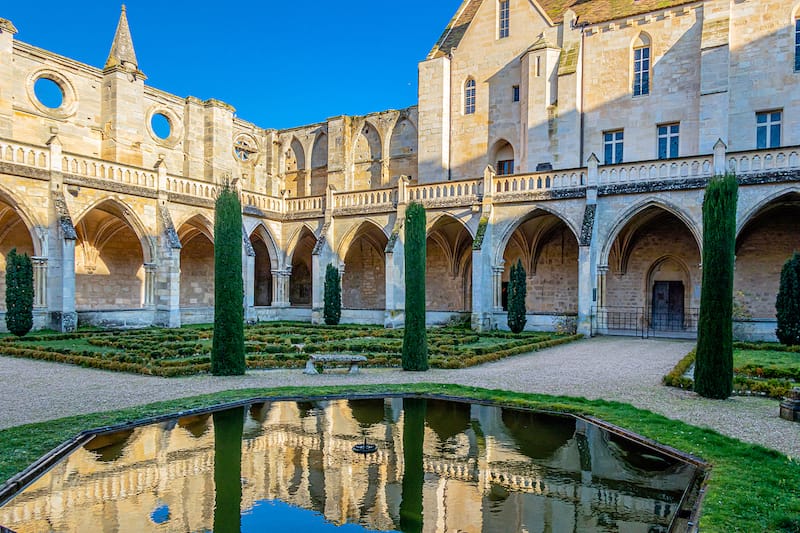 Abbaye de Royaumont - Jacky D - Shutterstock