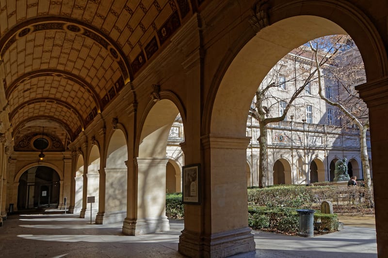 Musee des Beaux-Art - Pierre Jean Durieu - Shutterstock