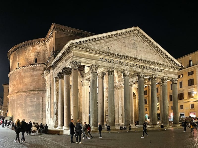 Visiting the Pantheon at night