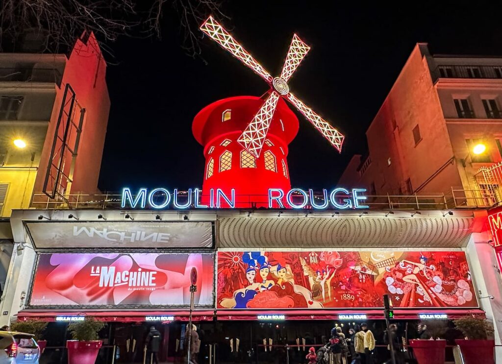 How to book tickets to the Moulin Rouge show in Paris