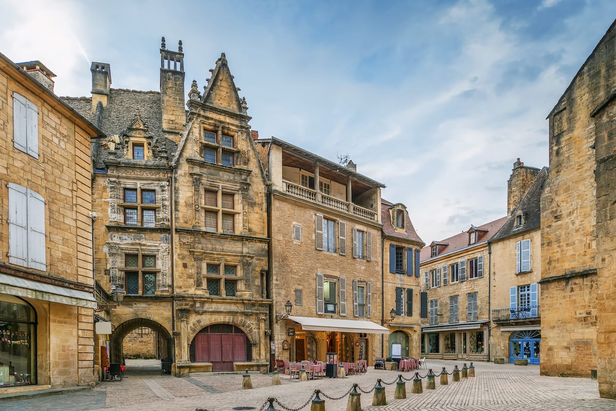 Sarlat-La-Canéda is one of the best Bordeaux day trips