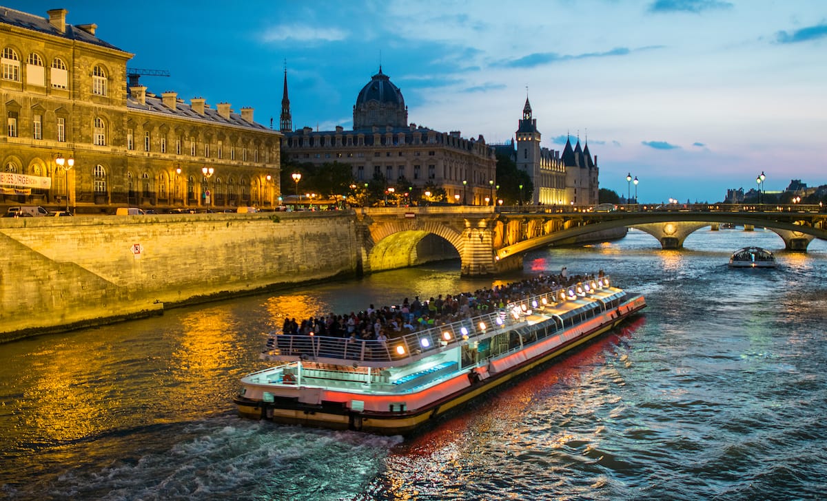 Sunset drinks and river cruise in Paris