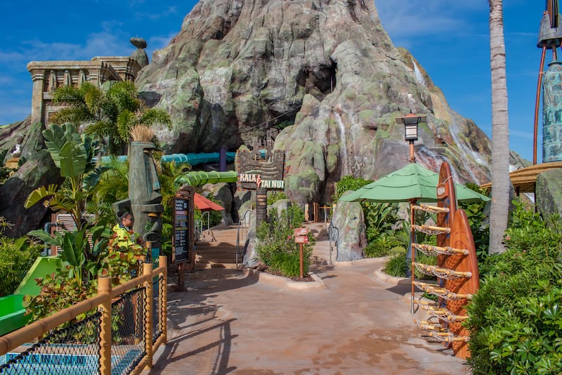 Volcano Bay Water Park - VIAVAL TOURS - Shutterstock