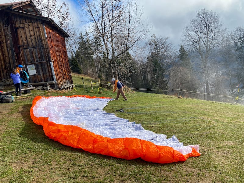 Training before paragliding in Interlaken 