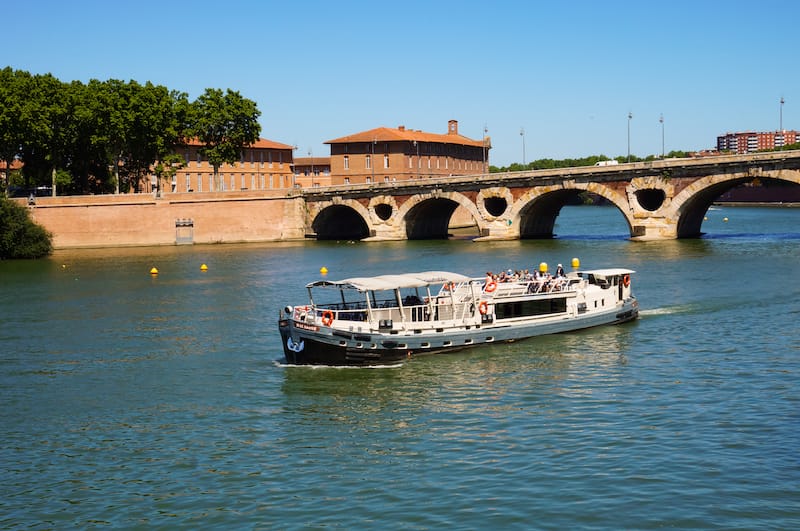 Garonne River cruise - Spech - Shutterstock
