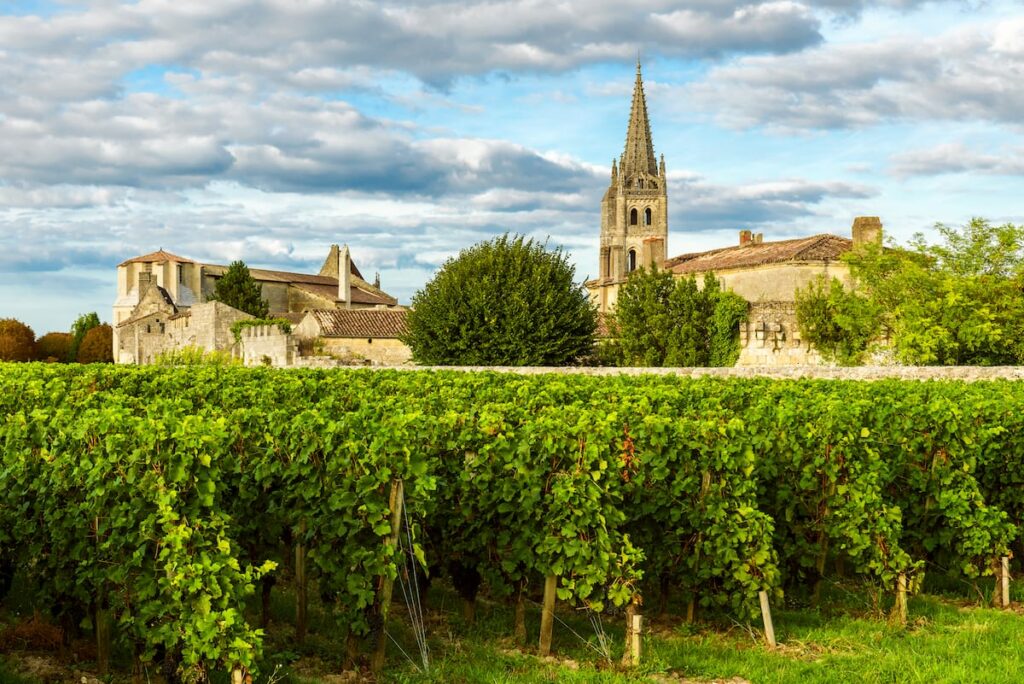 Saint-Emilion is the best places for a wine day trip from Bordeaux!