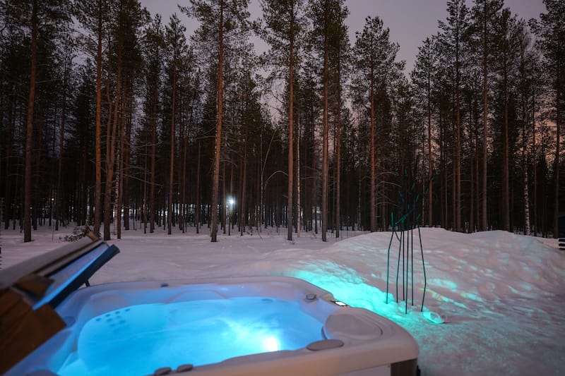 My hot tub at the Glass Resort - a good alternative if the TreeHouse is full!