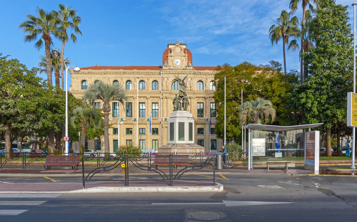 Planning a trip to Cannes in winter - Baloncici - Shutterstock