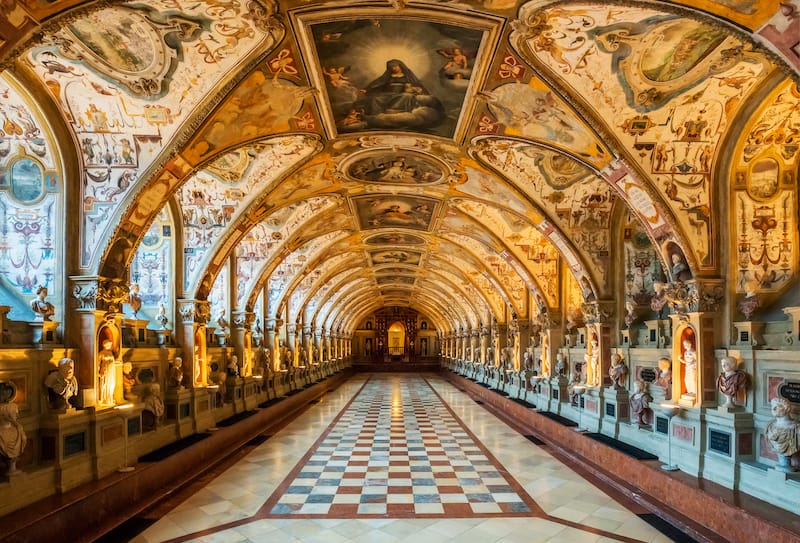 Munich Residence Palace - posztos - Shutterstock