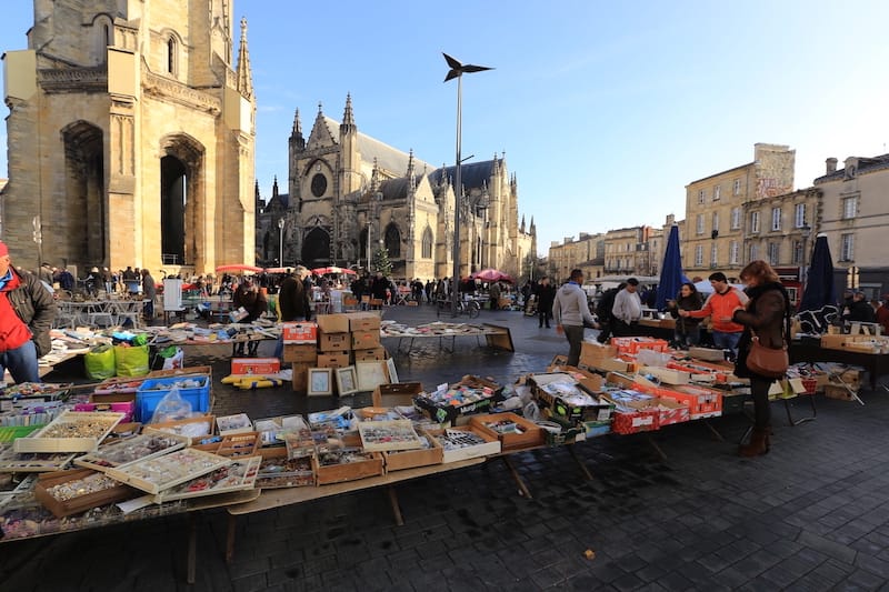 Sunday market in Bordeaux - Eo naya - Shutterstock