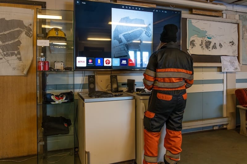 The briefing area before heading into the mine