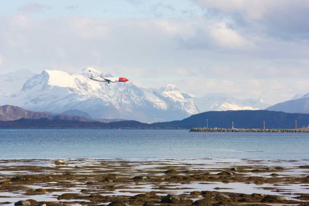 How to get from Ålesund Airport to the city center - MissSlowdown - Shutterstock