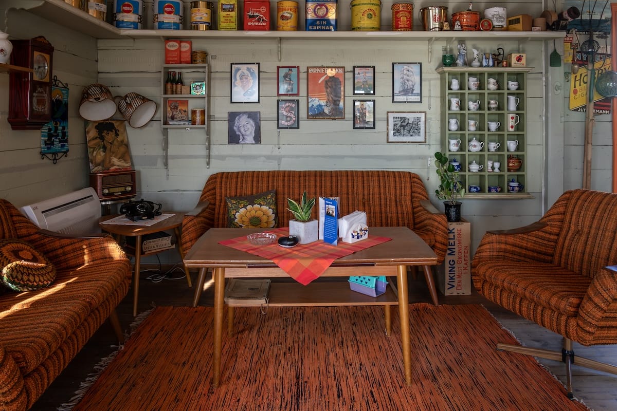 The interior of the Landhandel is SO cute!