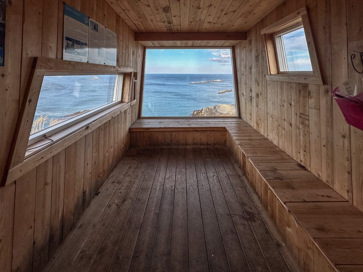 Birdwatching hut on Veines