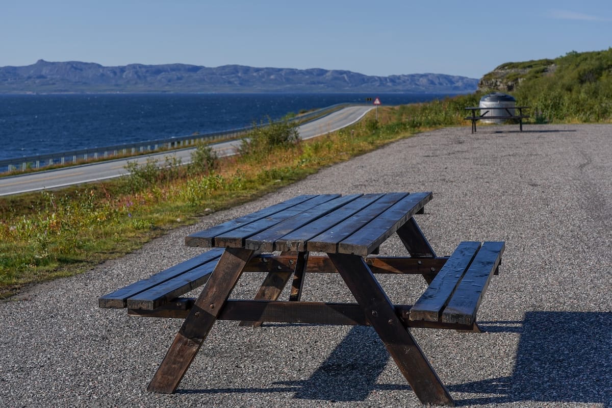 Picnic table at Klubbnesen rest area