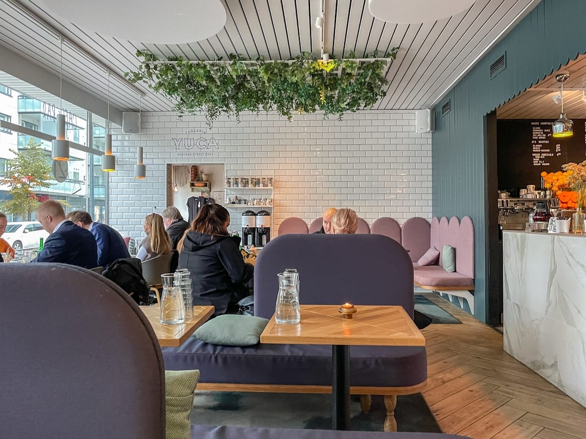 Cafe & Bar 21